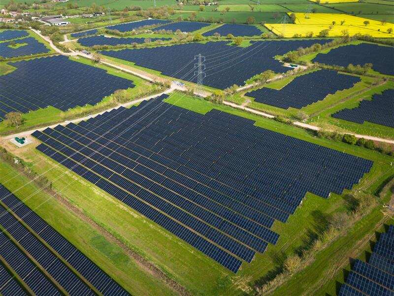 UK co-located solar and storage facility Larks Green. Courtesy of RES.(1)