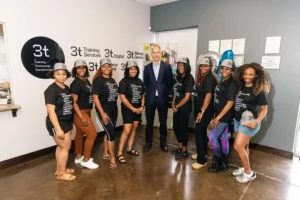 Aisha Bowe Completes Specialist Astronaut Training at 3t Training Centre in Houston Ahead of Historic Spaceflight-min