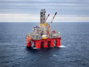 Transocean Spitsbergen semi-submersible drlling rig