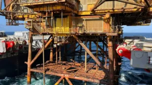 The Pioneering Spirit vessel has completed a single-lift removal of the Heather Alpha topsides.-1