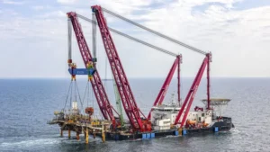 Scaldis Gulliver removes Hewett platform in UK SNS Scaldis Gulliver removes the 48/29C jacket from the Hewett gas field in the UK southern North Sea (source: Scaldis)