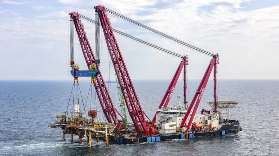 Scaldis Gulliver removes Hewett platform in UK SNS Scaldis Gulliver removes the 48/29C jacket from the Hewett gas field in the UK southern North Sea (source: Scaldis)