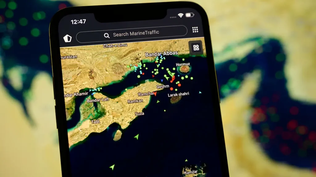 MarineTraffic app showing numerous ship beacons near the Strait of Hormuz