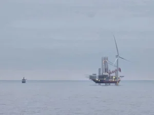 Wind-Peak-WTIV-installing-first-Sofia-offshore-wind-turbine-source-RWE