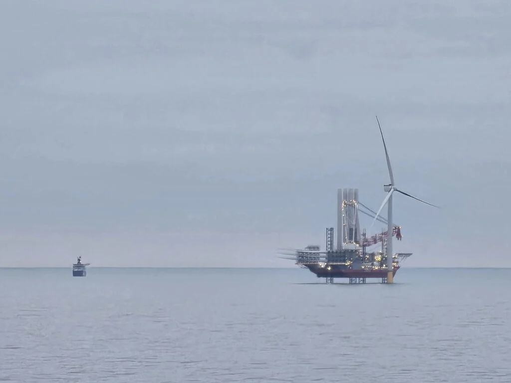 Wind-Peak-WTIV-installing-first-Sofia-offshore-wind-turbine-source-RWE